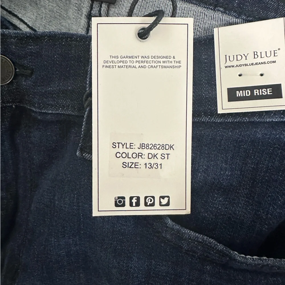 Judy Blue Mid Rise Skinny Dark Wash Jeans, Raw Hem - size 31